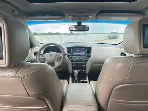 Used 2014 Nissan Pathfinder Platinum w/ Platinum Premium Package FWD image 31