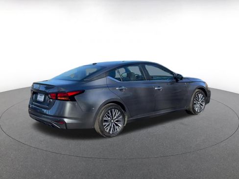 Used 2025 Nissan Altima 2.5 SV image 14