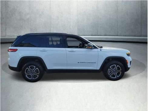 Used 2024 Jeep Grand Cherokee Trailhawk w/ Advanced Protech Group II AWD/4WD image 10