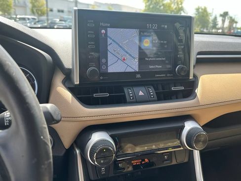Used 2020 Toyota RAV4 Limited FWD image 19