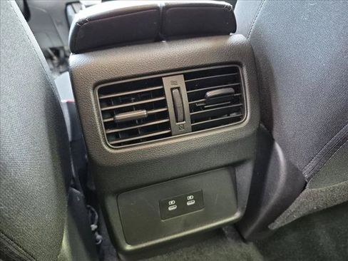 Used 2024 Nissan Rogue SV FWD image 9