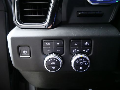 Used 2024 GMC Sierra 2500 Denali Ultimate AWD/4WD image 26
