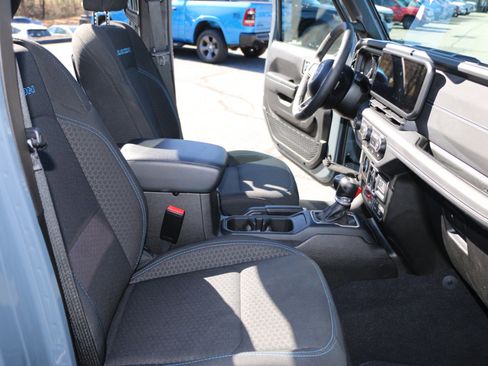 Used 2025 Jeep Wrangler Unlimited Rubicon 4xe w/ Convenience Group image 25