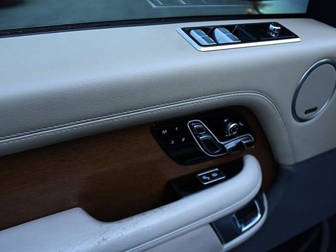 Used 2019 Land Rover Range Rover HSE AWD/4WD image 9