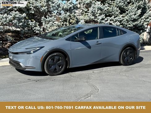 Used 2025 Toyota Prius LE image 1