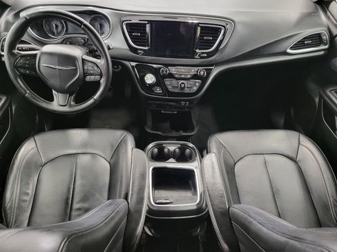 Used 2018 Chrysler Pacifica Touring-L Plus FWD image 7