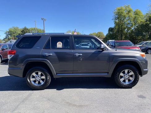 Used 2011 Toyota 4Runner SR5 image 4