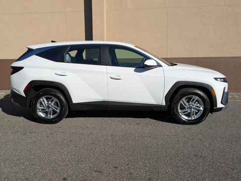 New 2026 Hyundai Tucson SE image 3