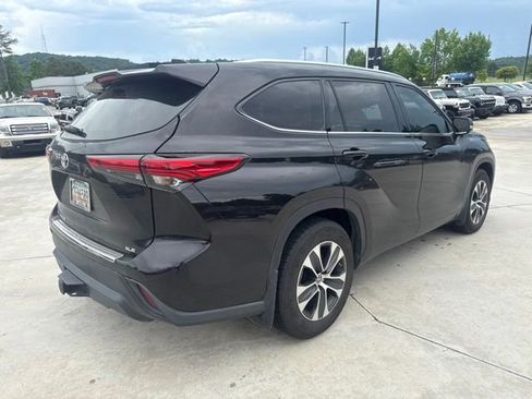 Used 2021 Toyota Highlander XLE FWD image 13