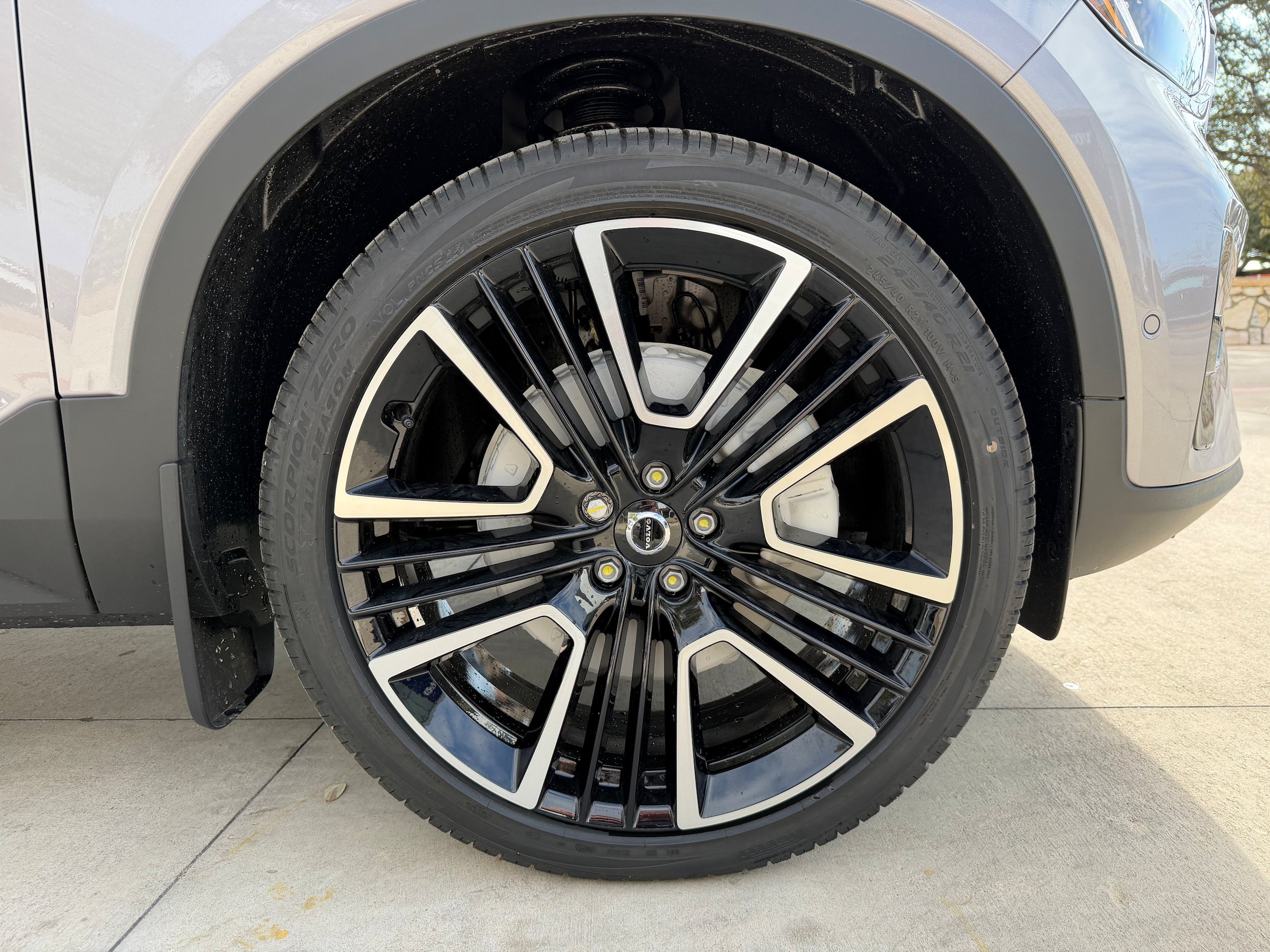 New 2026 Volvo XC40 B5 Ultra w/ Protection Package Premier AWD/4WD image 7