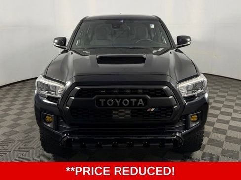 Used 2018 Toyota Tacoma TRD Sport AWD/4WD image 2