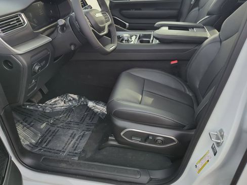 New 2026 Jeep Grand Wagoneer L Limited AWD/4WD image 43