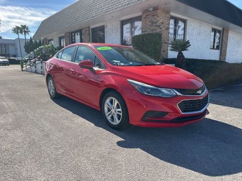Used 2018 Chevrolet Cruze LT image 4