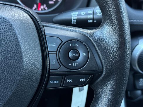 Used 2022 Toyota RAV4 LE image 25