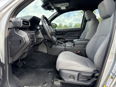 Used 2025 Toyota Tacoma SR5 AWD/4WD image 16