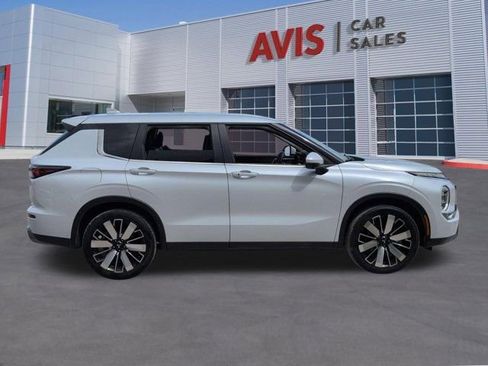 Used 2025 Mitsubishi Outlander SE FWD image 5