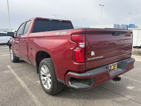 Used 2020 Chevrolet Silverado 1500 Custom w/ Custom Value Package image 3