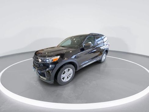 Used 2023 Ford Explorer XLT image 4