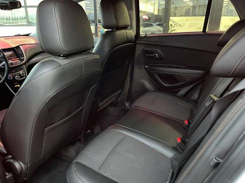 Used 2020 Chevrolet Trax LT w/ LT Convenience Package AWD/4WD image 9