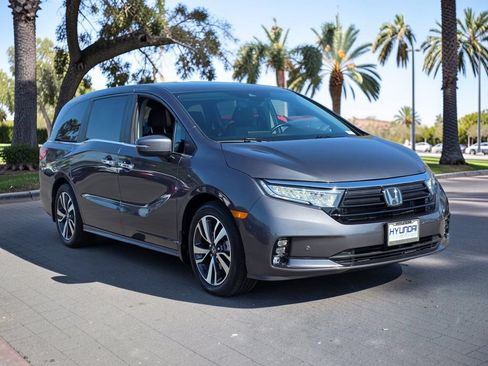 Used 2024 Honda Odyssey Touring image 4