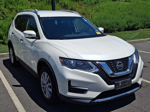 Used 2018 Nissan Rogue SV AWD/4WD image 3