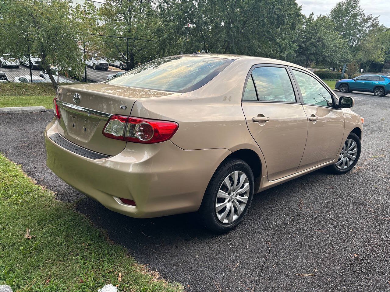 Used 2012 Toyota Corolla LE FWD image 5