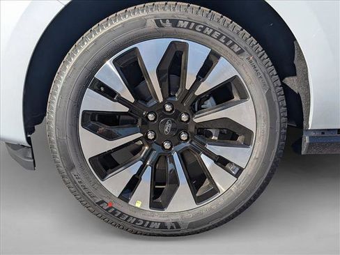 New 2025 Ford Expedition Max Platinum w/ Driver's Package image 9