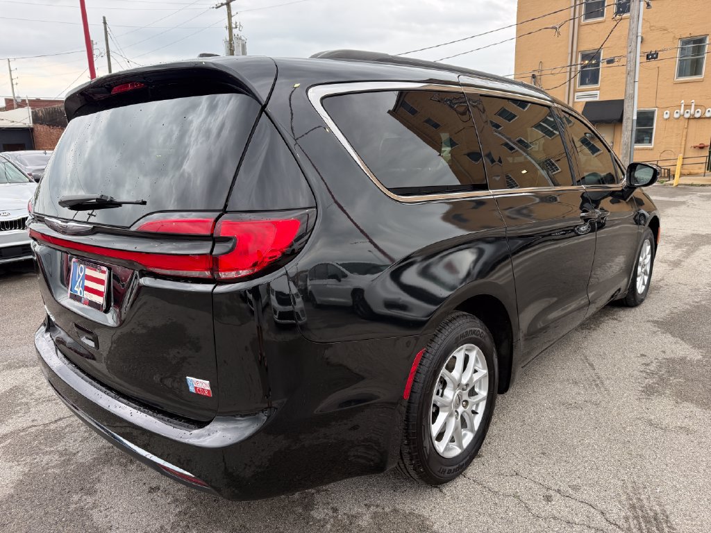Used 2022 Chrysler Pacifica Touring-L FWD image 23