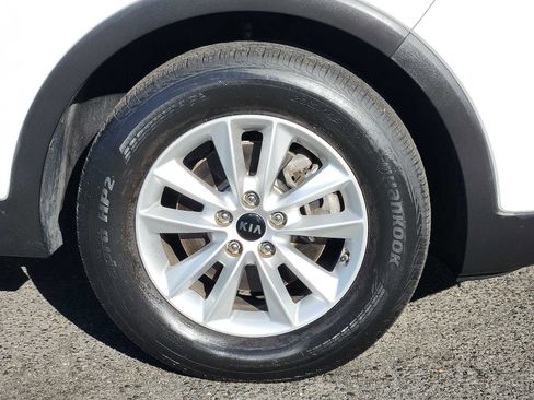 Used 2019 Kia Sorento LX w/ LX Convenience Package image 8