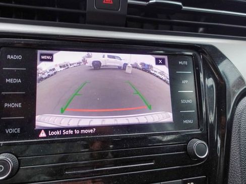 Used 2021 Volkswagen Passat 2.0T SE image 18