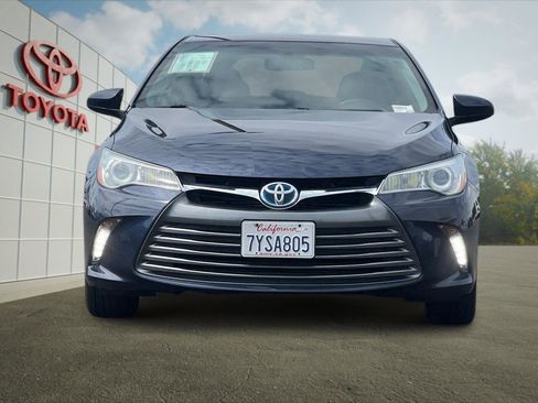 Used 2017 Toyota Camry XLE w/ Moonroof Package image 8