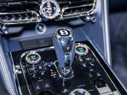 Certified 2024 Bentley Flying Spur V8 AWD/4WD image 47