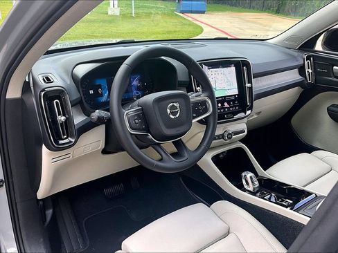 Certified 2026 Volvo XC40 B5 Ultra AWD/4WD image 17