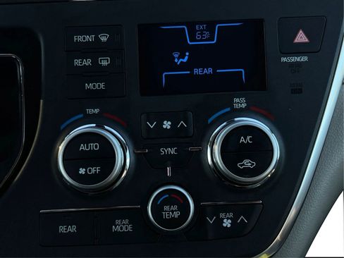 Used 2019 Toyota Sienna XLE Premium AWD/4WD image 40