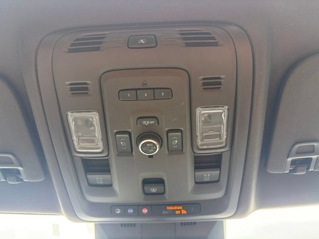 Certified 2024 Cadillac Escalade ESV Sport w/ LPO, ONYX Package AWD/4WD image 36