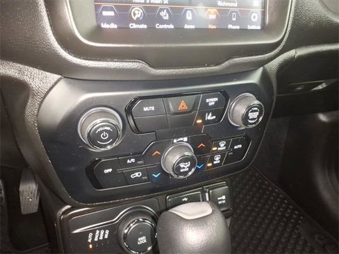 Certified 2022 Jeep Renegade Limited image 22