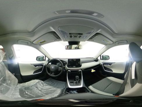 New 2025 Toyota RAV4 XLE image 33