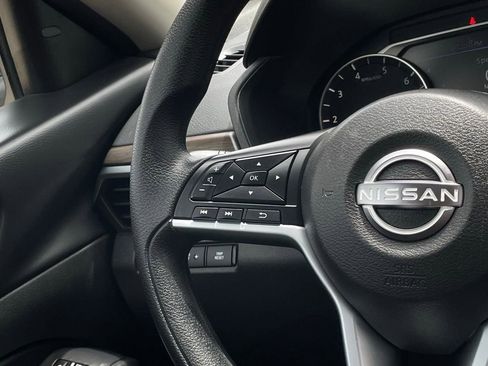 Used 2024 Nissan Altima 2.5 SV image 14