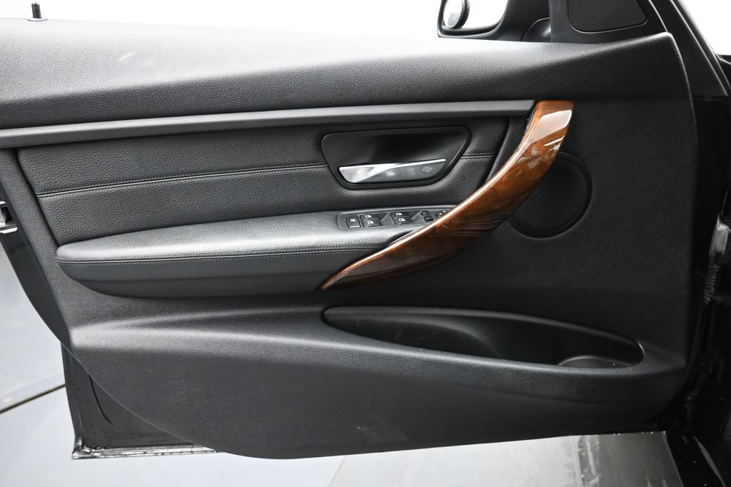 Used 2013 BMW 328i xDrive Sedan AWD/4WD image 19