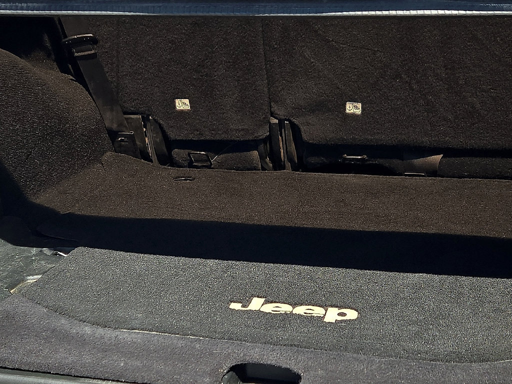 Used 2014 Jeep Wrangler Unlimited Rubicon w/ Connectivity Group AWD/4WD image 8