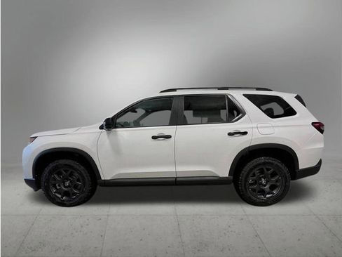New 2026 Honda Pilot TrailSport image 2