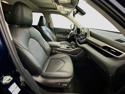 Used 2022 Toyota Highlander XLE image 35