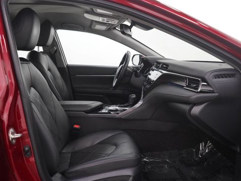 Used 2019 Toyota Camry XLE FWD image 11