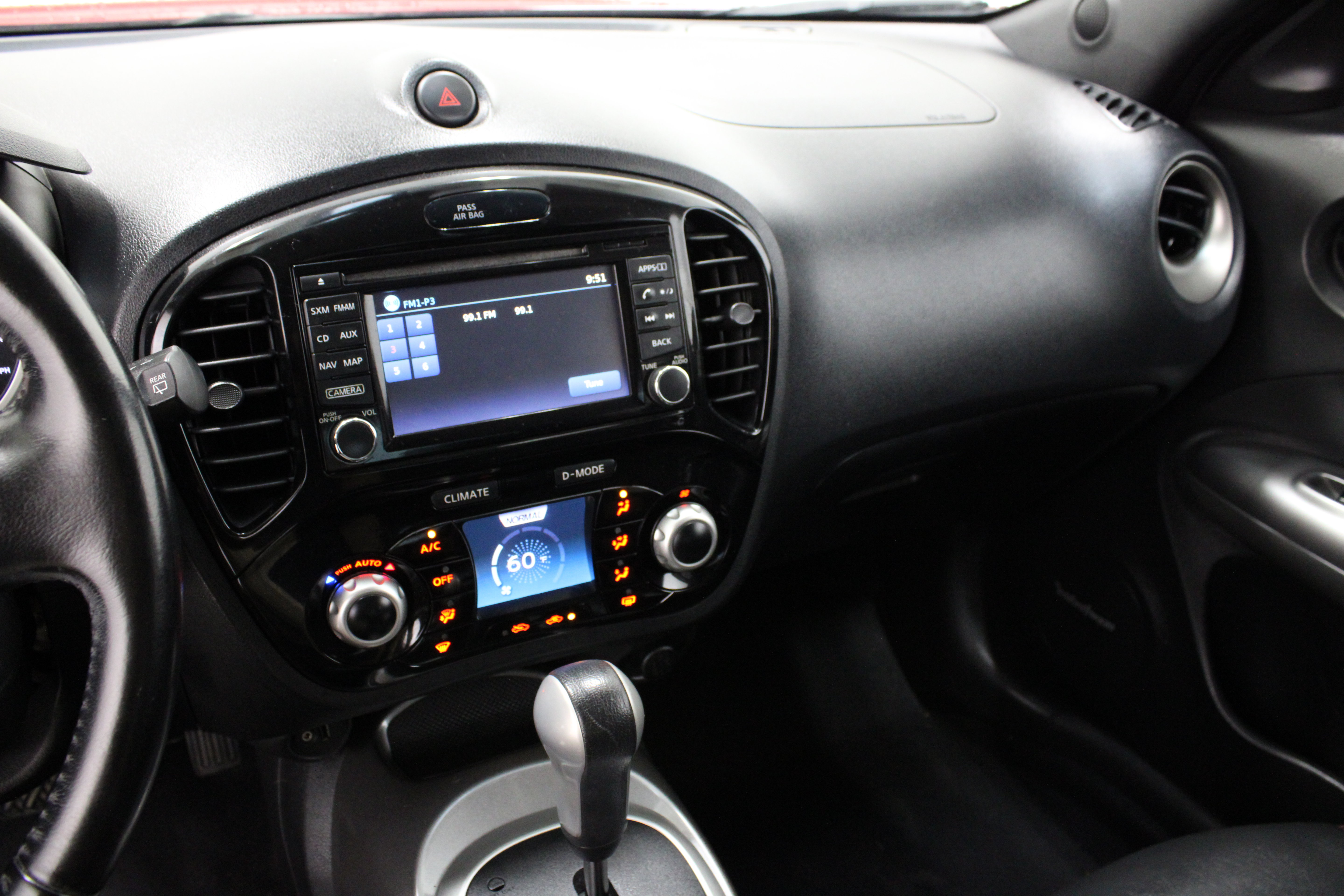 Used 2016 Nissan Juke SL FWD image 16