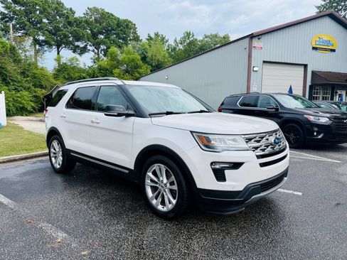 Used 2018 Ford Explorer XLT w/ Equipment Group 202A FWD image 1