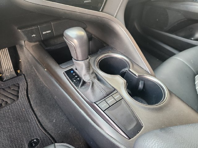 Used 2022 Toyota Camry SE w/ Convenience Package FWD image 18
