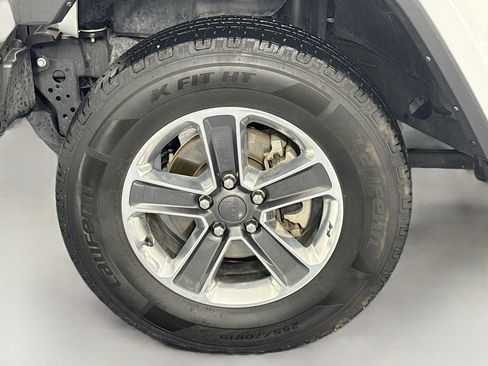 Used 2022 Jeep Wrangler Unlimited Sahara image 29