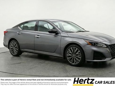 Used 2025 Nissan Altima 2.5 SV image 1