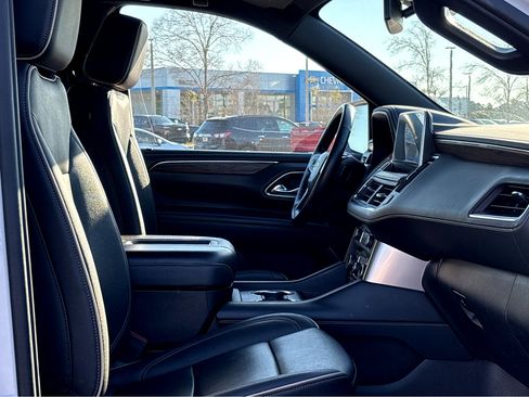 Used 2023 Chevrolet Suburban Premier image 8