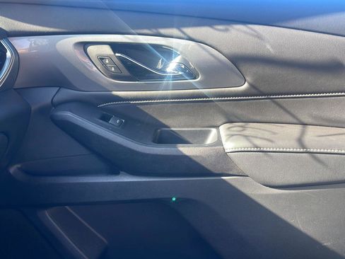 Used 2023 Chevrolet Traverse LT image 21